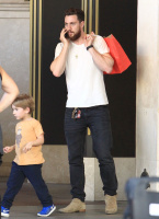 Aaron Taylor-Johnson - Shopping in Los Angeles 11/04/2016