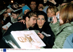 Колин Фаррелл, Оливер Стоун, Анджелина Джоли (Colin Farrell, Oliver Stone, Angelina Jolie) premiere of Alexander at the Odeon Leicester Square, London, 05.02.2004 (112xHQ) LybSrsmE